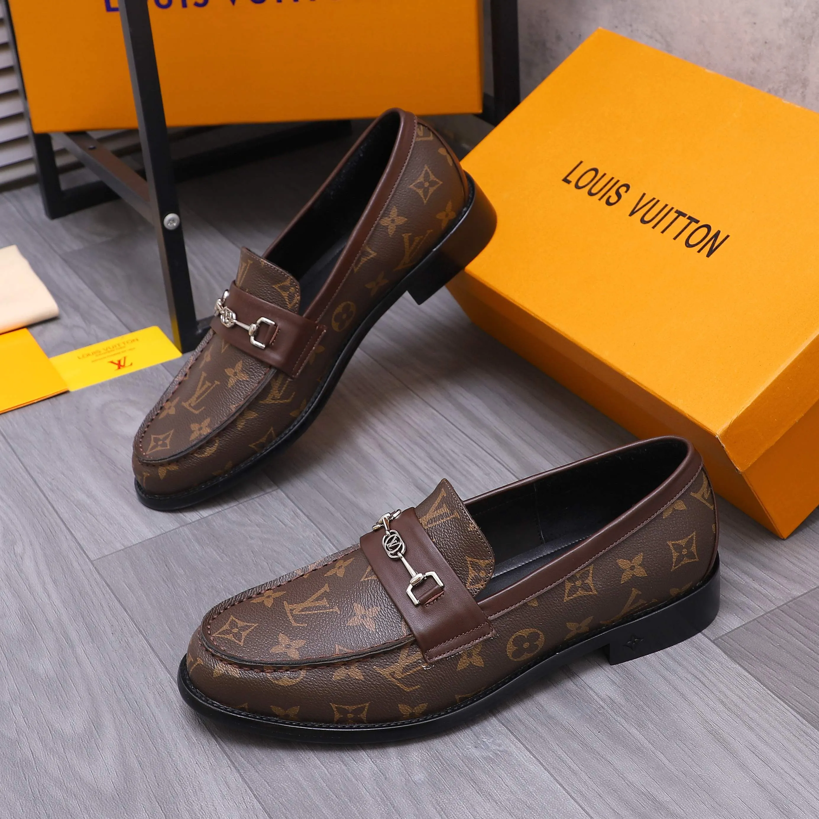 Men's shoes 💰660 Product trademark: LV [Louis Vuitton] business casual slip-on leather shoes, regular size. Size: 39-44 (38.45 custom-made, non-returnable) Product materials: Selected classic printed upper, cowhide lining, original outsole
